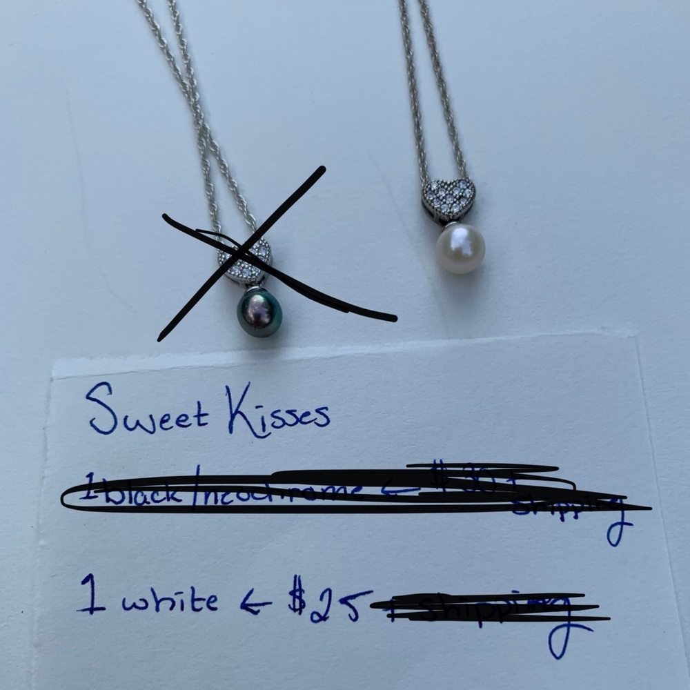 Sweet Kisses Vantel Pearls Necklace